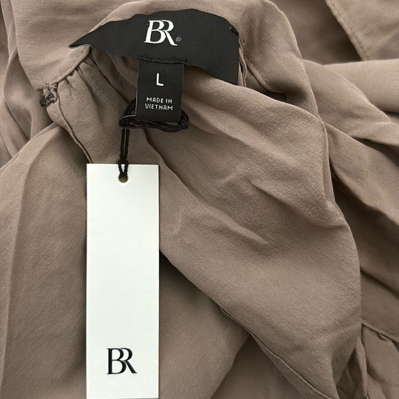 Banana Republic 100% silk  tie neck blouse. - Picture 3 of 4